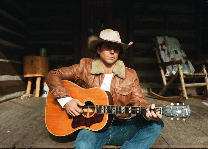 Lukas Nelson headshot