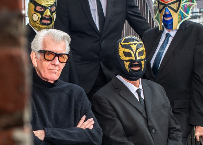 Nick Lowe and Los Straitjackets headshot