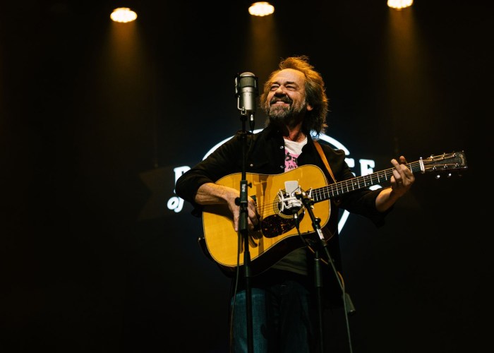 Dan Tyminski Band headshot